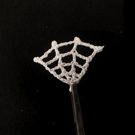 Halloween spiderweb earring/charm/pendant | Free pattern