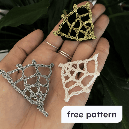 Halloween spiderweb earring/charm/pendant | Free pattern