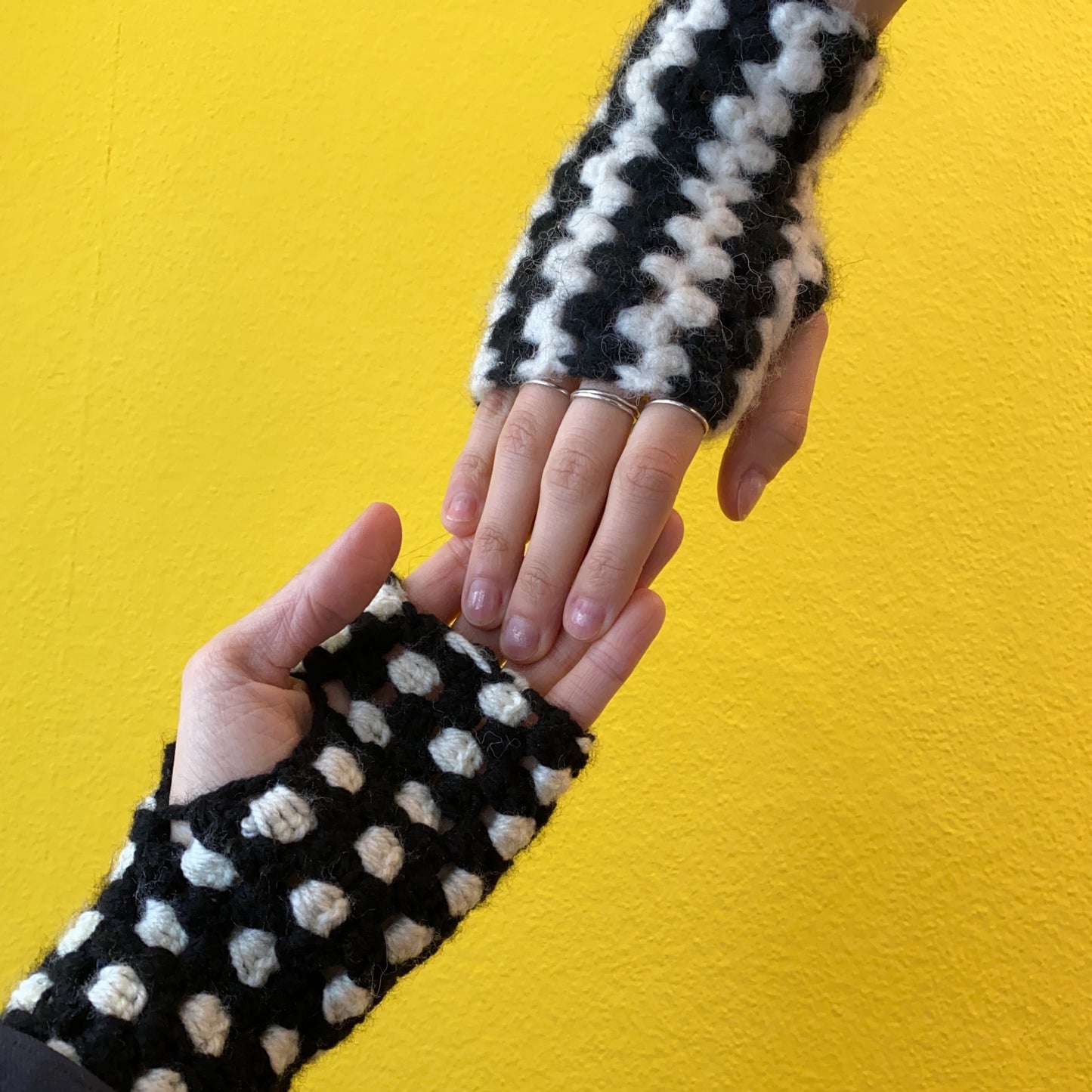 LOLA mini granny handwarmer | crochet pattern | PDF | free