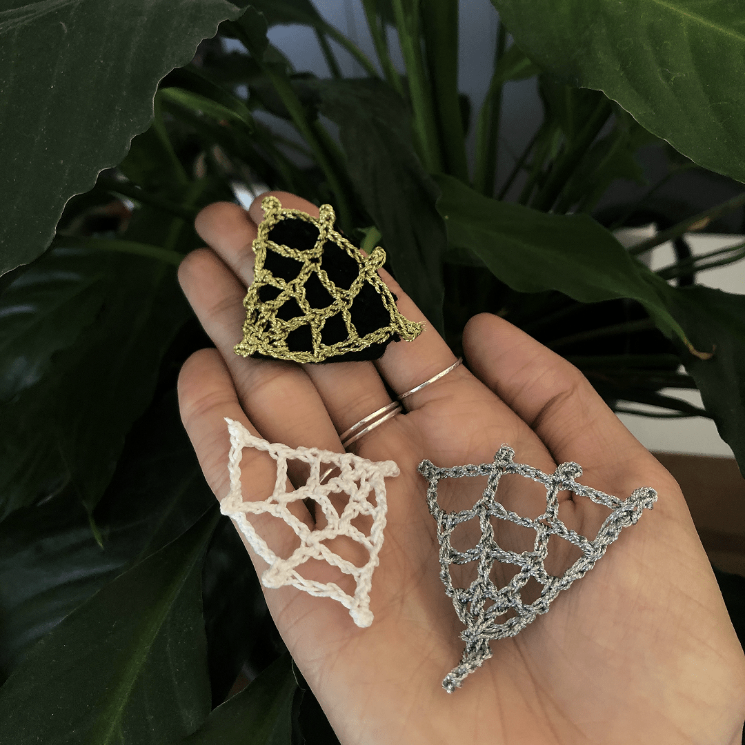 Halloween spiderweb earring/charm/pendant | Free pattern